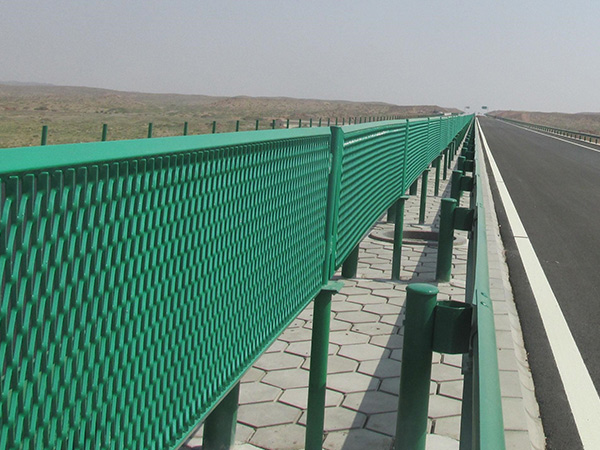 高速公路防眩網(wǎng)圖片3 高速公路防眩網(wǎng)圖片3