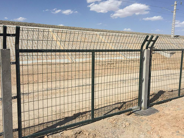 鐵路防護(hù)柵欄圖片2 鐵路防護(hù)柵欄圖片2