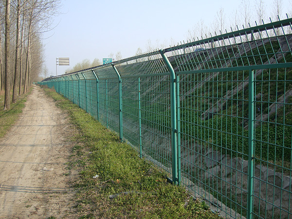 公路護(hù)欄網(wǎng)圖片4 公路護(hù)欄網(wǎng)圖片4