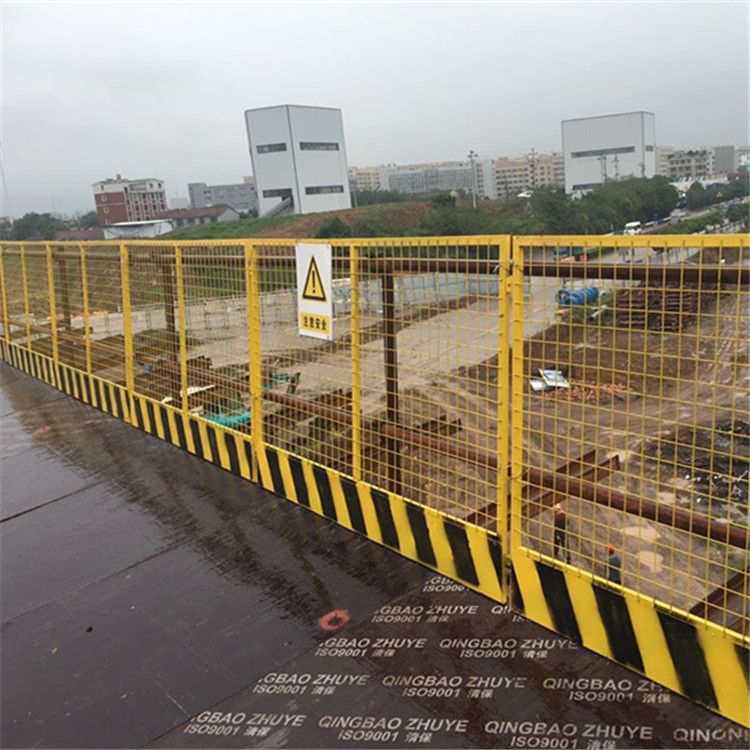 基坑防護(hù)欄桿安裝案例展示圖片3 基坑防護(hù)欄桿安裝案例展示圖片3