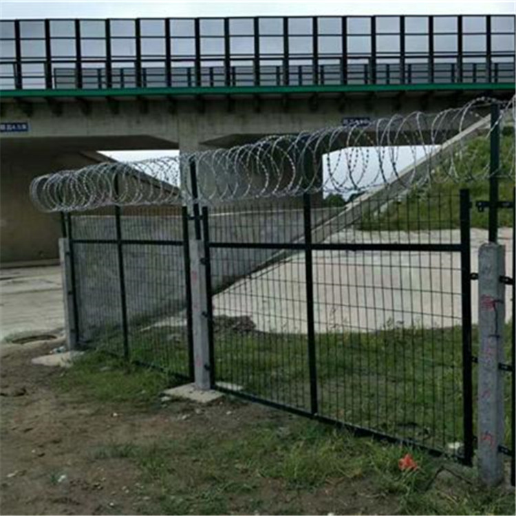 鐵路防護柵欄案例展示圖片3 鐵路防護柵欄案例展示圖片3